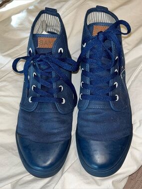 Bangs high tops Women's 9 or men's 7.5. Navy w embroidered constellation.